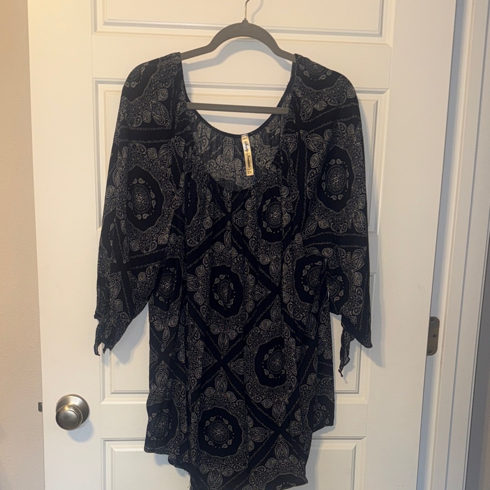 Simply Irresistible Black and Gray Paisley Tunic